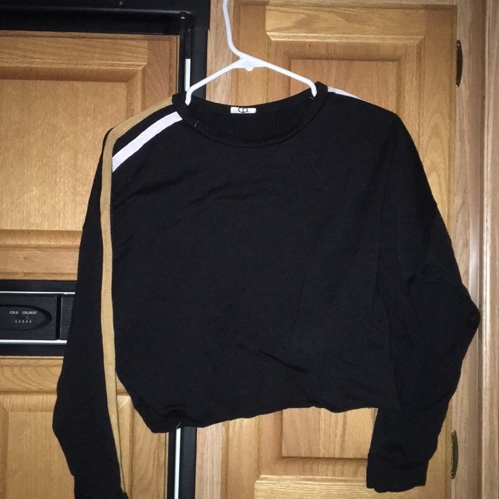 cropped black long sleeve shirt